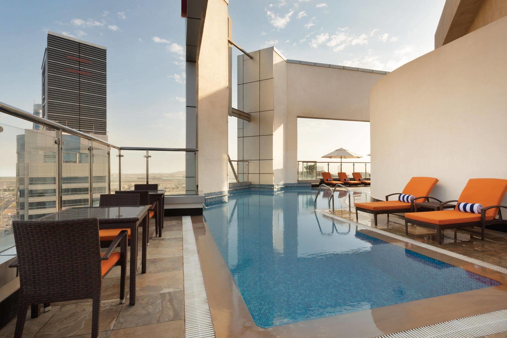 فندق أبو ظبيفي  فندق رمادا كورنيش أبوظبي المظهر الخارجي الصورة